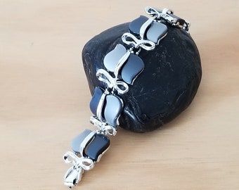 Gray Thermoset Bracelet by Star - Silver-Tone Link Bracelet with Light & Dark Gray Lucite Stones and Bow Accents - Midcentury Aesthetic