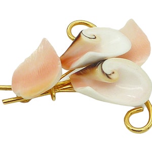 1970s Shell Flower Brooch - Vintage Pink Conch Shell Pin - Elegant Beach Lover Gift - Shell Jewelry