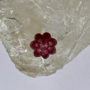 Best 9.11 Cts Old Mines NATURAL RUBY Carved Flower Gemstone For DESIGNING image 8