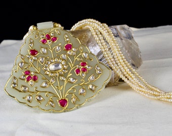 Collana con ciondolo in oro 22 carati con perle e rubini non riscaldati, in giada antica, stile MUGHAL