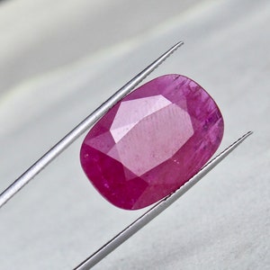 Mozambique Ruby Oval Cut Gemstone (19 Carats, Heated) – Perfect for Statement Rings or Pendants