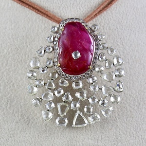 Gecertificeerde natuurlijke Birma-robijn cabochon roosgeslepen diamant 18 kt gouden hangerbroche
