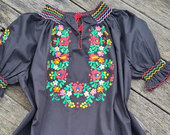 ルーマニア刺繍ハンドメイド民族ブラウスヴィンテージ衣装刺繍Tシャツ