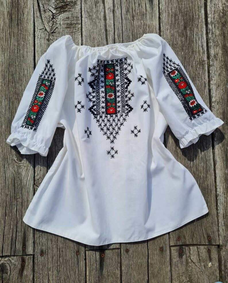 Vintage Hungarian White and black Blouse Floral handembroidered, Peasant blouse, white floral peasant blouse, embroidered blouse, hungarian image 6