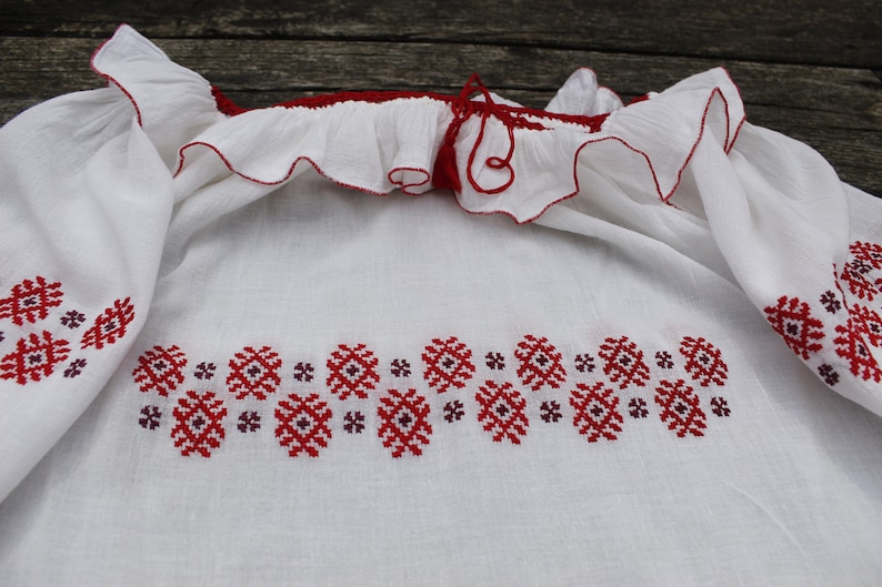 Vintage Hungarian White and red Blouse handembroidered, Peasant blouse, richly cross stich peasant blouse, embroidered blouse, Hungarian image 3