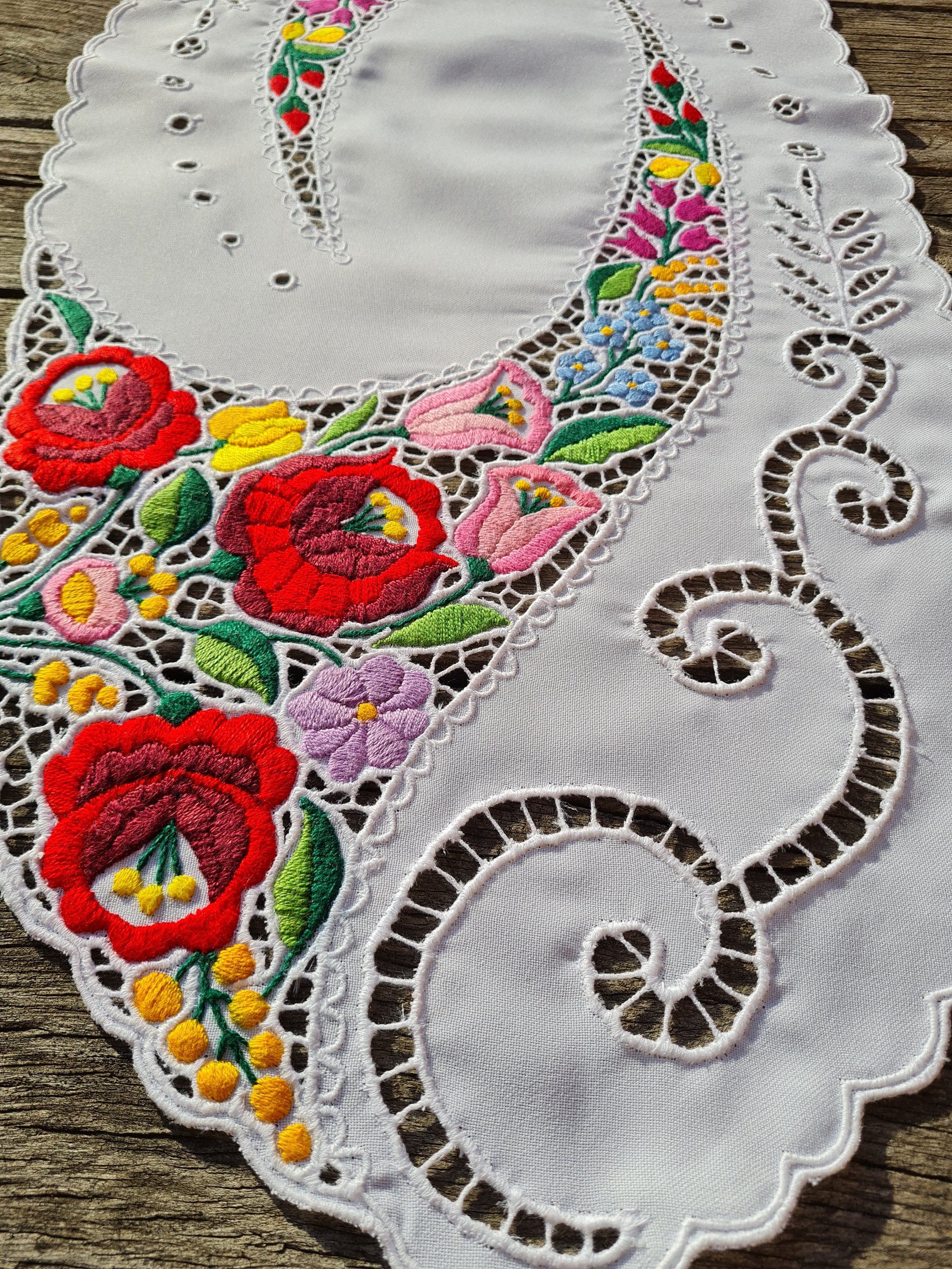 Traditional Kalocsa Doily, Hungarian Hand Embroidered, Kalocsa Embroidery, Oval Hungarian Hand Embroidered table runner ,  home decor