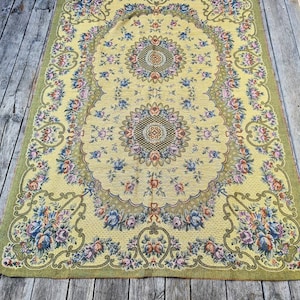 Vintage groot Frans tapijtstof geweven tafelkleed textiel tuin bloemen patroon rozen boudoir huisje