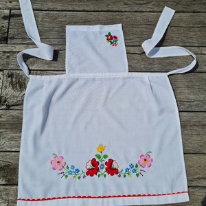 tablier vintage femme, tablier brodé Hunagrian, tablier de cuisine, cadeau spécial, tablier Kalocsa, art populaire
