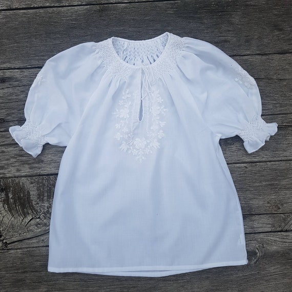 Hungarian Vintage Embroidered blouse Floral handem