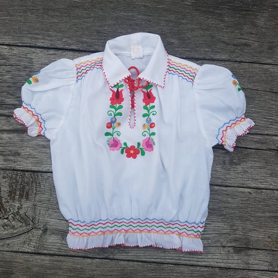 Hungarian Vintage Embroidered blouse Floral handem