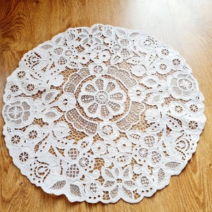 Húngaro hermoso blanco tradicional blanco Floral bordado mantel tapete centro de mesa con richelieu