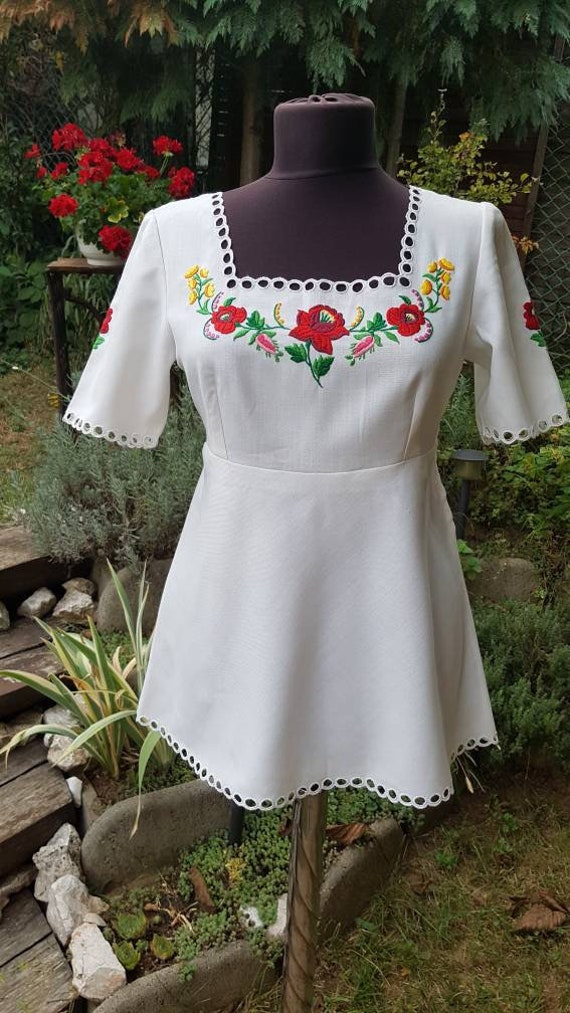 Vintage Hungarian White Blouse with Kalocsa flowe