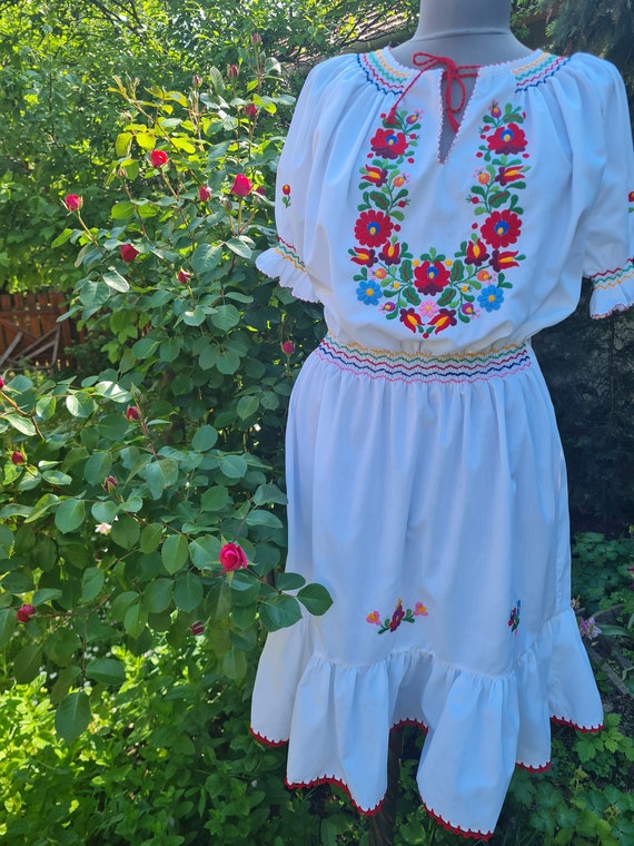 Hungarian hand embroidered and hand smocked dress… - image 3