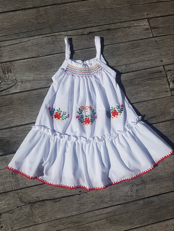 Hungarian Vintage Embroidered blouse Floral handem