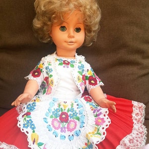Vintage 1960s FOLK doll figurine Girl figurine Hungarian clothing folk doll Ethnic Doll collectible, Hungarian doll,