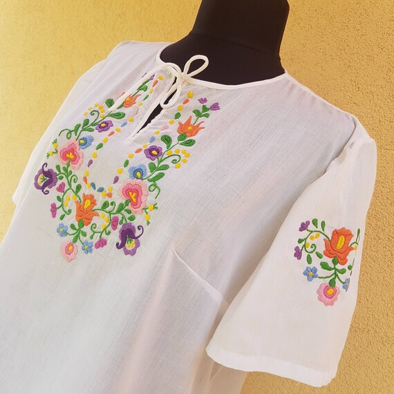 Hungarian Vintage Embroidered blouse Floral handem