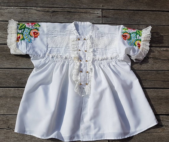 Vintage embroidered Blouse Floral embroidered, Pe