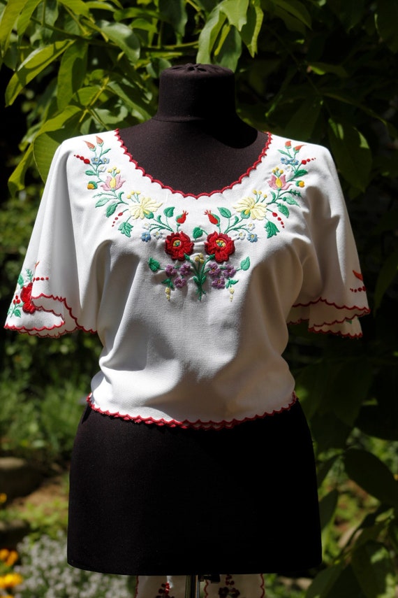 Vintage Hungarian Blouse Floral handembroidered, P