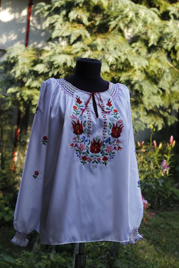 Vintage white light weight silk Hungarian Blouse F