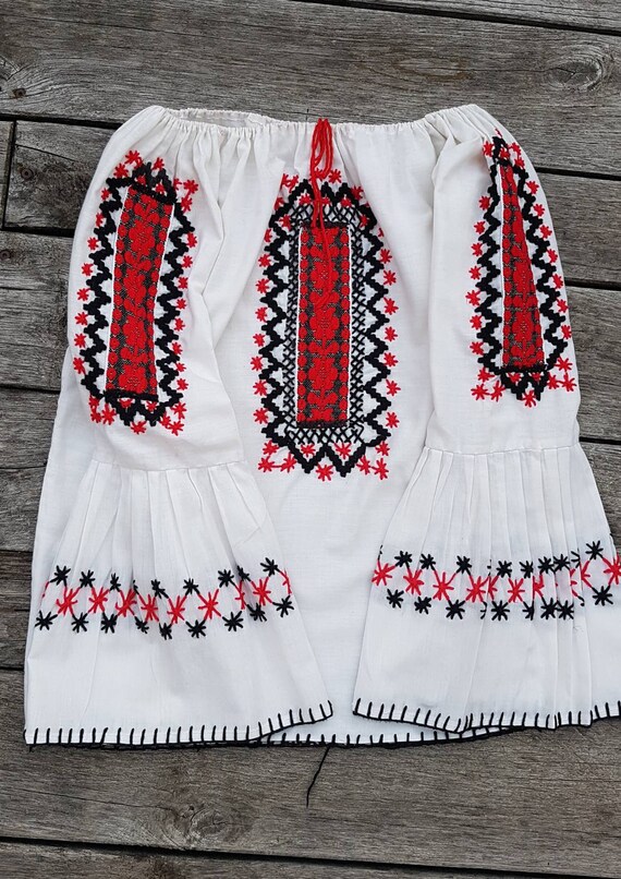Vintage Hungarian White and black Blouse Floral ha