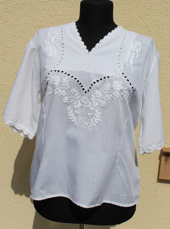 Vintage Hungarian White Blouse Floral handembroide