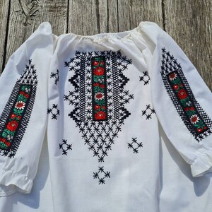 Vintage Hungarian White and black Blouse Floral handembroidered, Peasant blouse, white floral peasant blouse, embroidered blouse, hungarian image 5