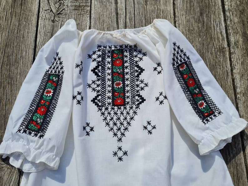 Vintage Hungarian White and black Blouse Floral handembroidered, Peasant blouse, white floral peasant blouse, embroidered blouse, hungarian image 5