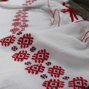 Vintage Hungarian White and red Blouse handembroidered, Peasant blouse, richly cross stich peasant blouse, embroidered blouse, Hungarian image 5