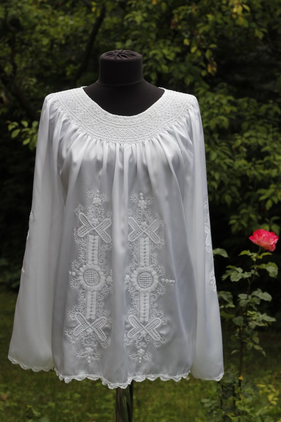Vintage white light weight silk Hungarian Blouse F