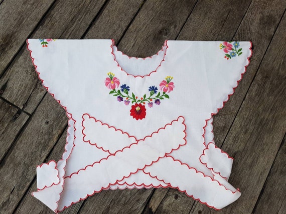 Hungarian Vintage Embroidered blouse Floral handem