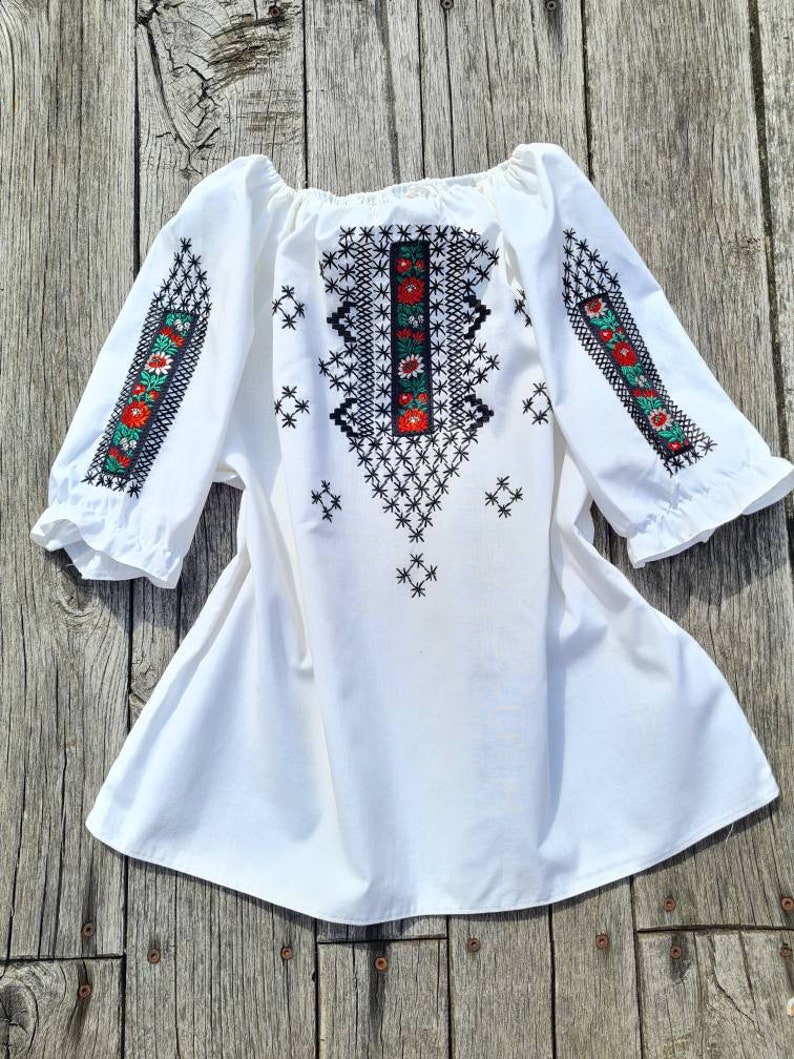 Vintage Hungarian White and black Blouse Floral handembroidered, Peasant blouse, white floral peasant blouse, embroidered blouse, hungarian image 2