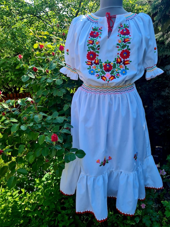 Hungarian hand embroidered and hand smocked dress… - image 2