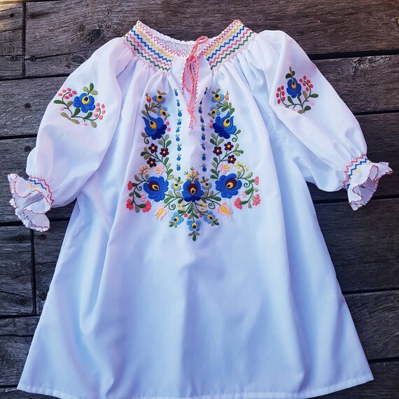 Hungarian Handembroidered Blouse Floral handembroi