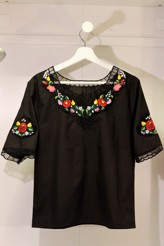 Hungarian blouse Kalocsa Floral Embroidered Wearab