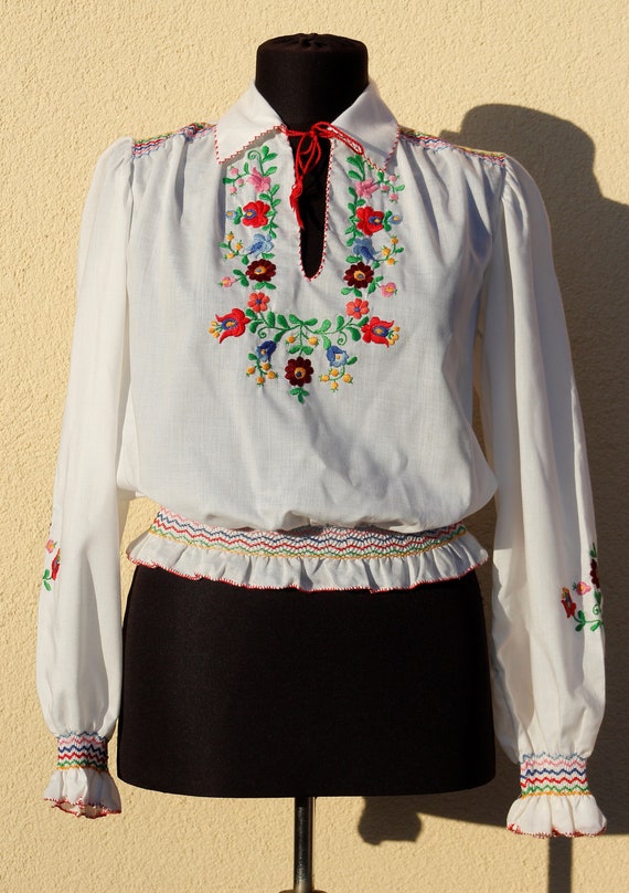Vintage Hungarian embroidery White Blue Blouse Fl