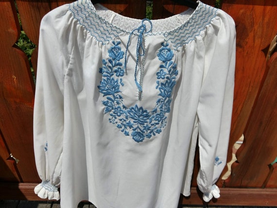Vintage large Hungarian White Blue Blouse Floral h