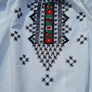 Vintage Hungarian White and black Blouse Floral handembroidered, Peasant blouse, white floral peasant blouse, embroidered blouse, hungarian image 3