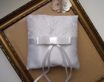 White satin ring pillow with satin and organza bow, wedding ring pillow, white ring pillow bearer, satin ring holder, ring cushion