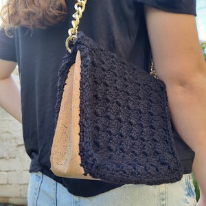 Schwarze Häkeltasche, Schultertasche aus Kork und Wolle, Handgestrickte Damentasche, einzigartige Tasche, Clutch für Hochzeit, gewebte Geldbörse
