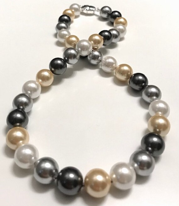 UNIQUE UNISEX WHITE SOUTH SEA AND AKOYA CULTURED PEARL WRAP-AROUND BANGLE BRACELET UNIQUE UNISEX WHITE SOUTH SEA AND AKOYA CULTURED PEARL WRAP-AROUND BANGLE BRACELET
