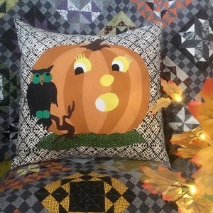 Vintage Hallow-E'en Greetings Pillow PATTERN