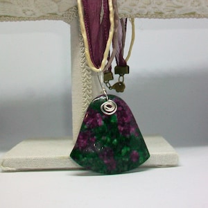 Collana con ciondolo di Ruby Fuchsite, fatta a mano, 46 cm