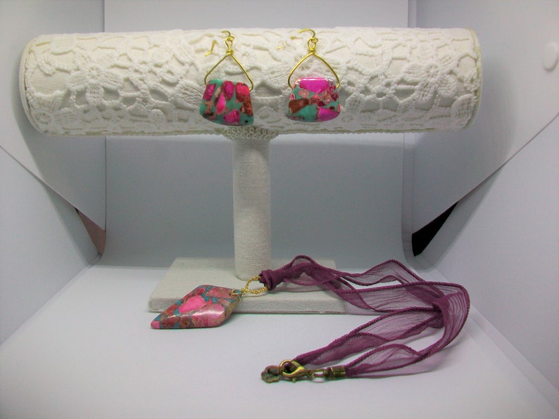 Necklace and earrings with stones of Diaspro handmade brass and silk