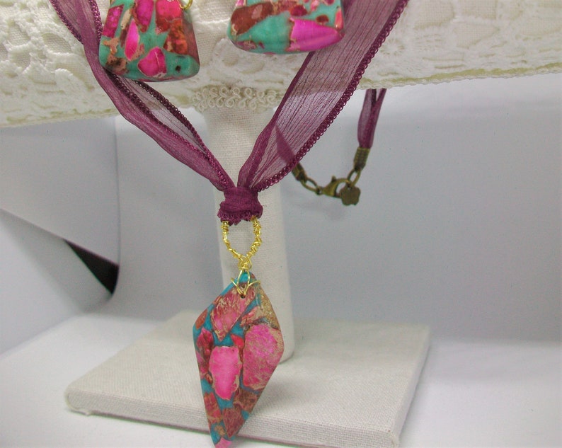Necklace and earrings with stones of Diaspro handmade brass and silk