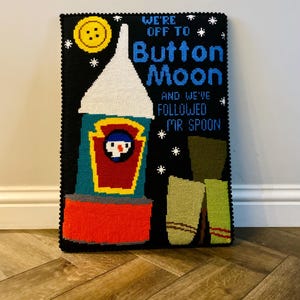 Needelpoint kit, Button moon.