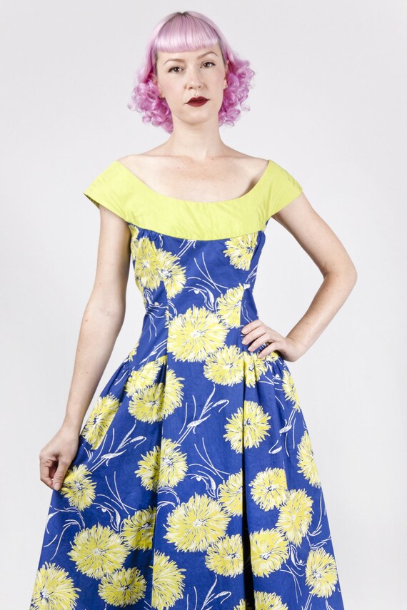 1950s Cotton Sun Dress Deep Blue with Chartreuse … - image 3