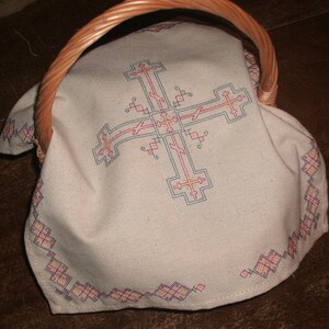 La cesta de Niko: un PATRÓN de bordado en negro (TRABAJO A MANO) diseñado para la Pascua de Catalina, de Practical Blackwork.