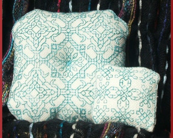 Kwiaty w śniegu - wzór do małych fantazyjnych wzorów liczonych na czarno (PRACA RĘCZNA) autorstwa Practical Blackwork