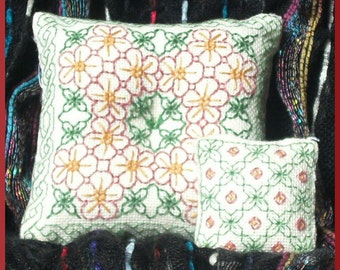 Flowerdewe - WZÓR do haftu liczonego na czarno z motywem małych fantazyjnych wzorów (PRACA RĘCZNA) firmy Practical Blackwork
