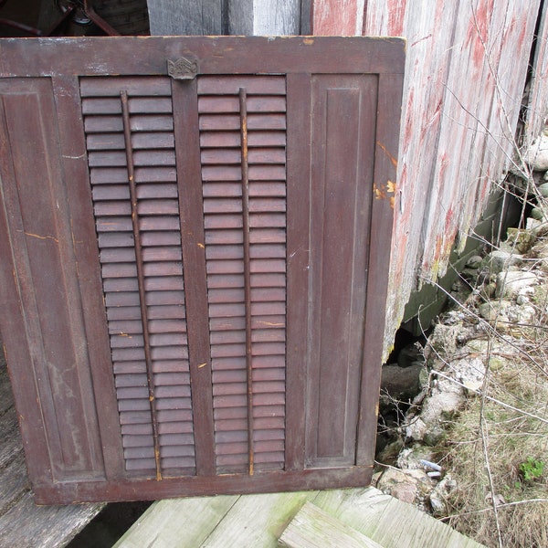 wood louvered display shutter,merchandise display,rustic wood shutter,craft display,wedding card holder,photography prop,indoor shutter